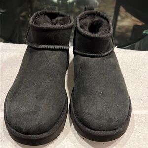UGG Classic Ultra Mini Bootie  Black Size 8